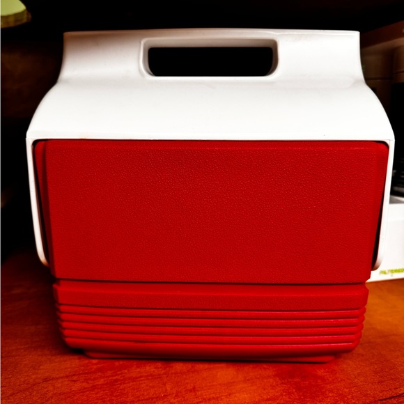 Igloo Playmate Red and White Cooler - Picture 8 of 11